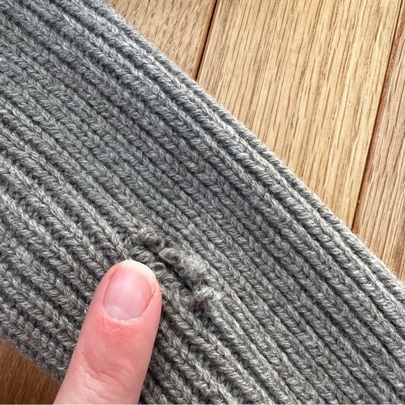 Aritzia Babaton Women’s Mika Sweater Funnel Neck Wool
Cashmere Medium - Picture 7 of 13